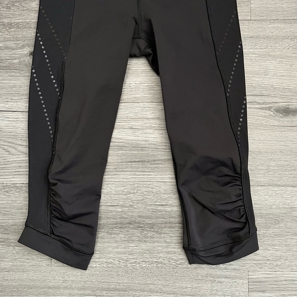 Lululemon Women's Size 4 Run Crop Black Mesh Leggings - Picture 2 of 9